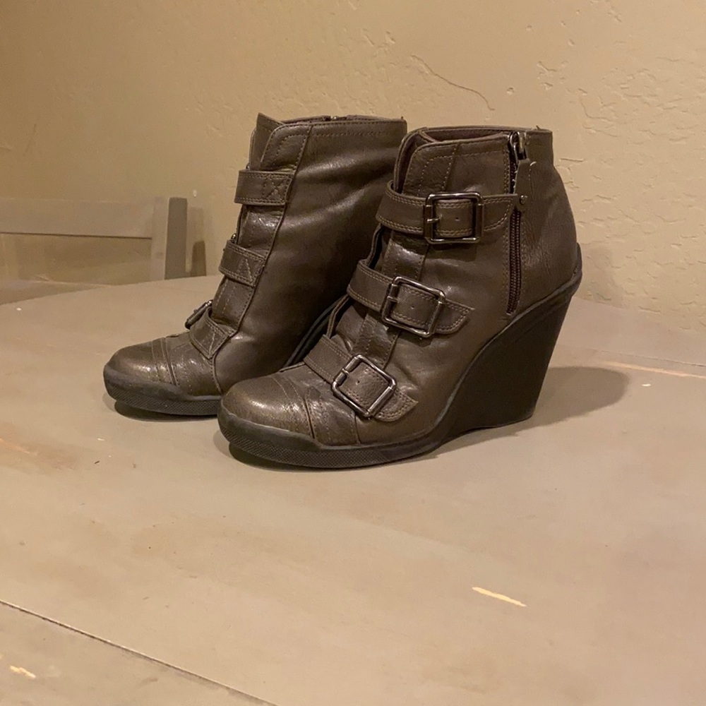 Size 7.5 Heeled Boots